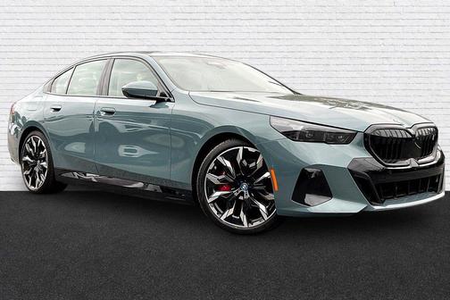 Cape York Green Metallic 2024 BMW i5 eDrive40