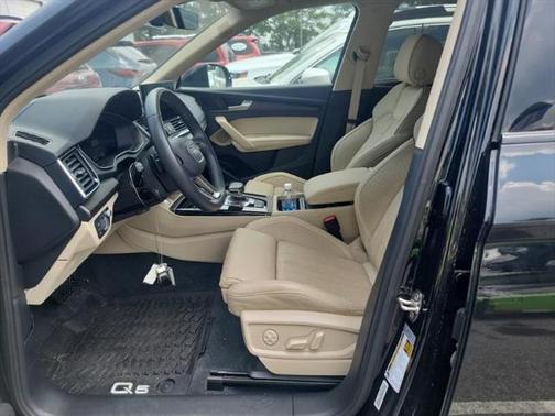 2022 Audi Q5 45 S line Prestige