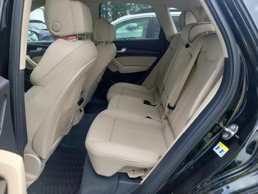 2022 Audi Q5 45 S line Prestige