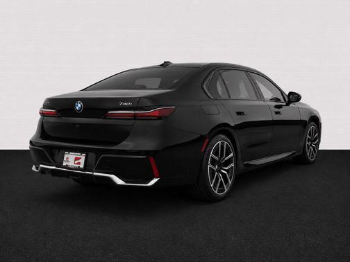 Black Sapphire Metallic 2023 BMW 740 i