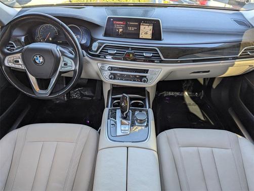 2018 BMW 740 740i