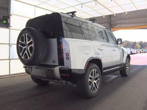 2022 Land Rover Defender 110 X-Dynamic HSE