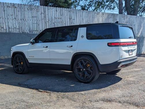 2023 Rivian R1S Adventure