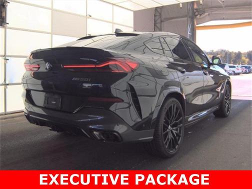 2022 BMW X6 M50i