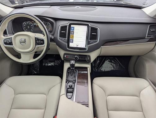 2019 Volvo XC90 T6 Momentum