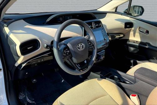 Pearl 2022 Toyota Prius LE