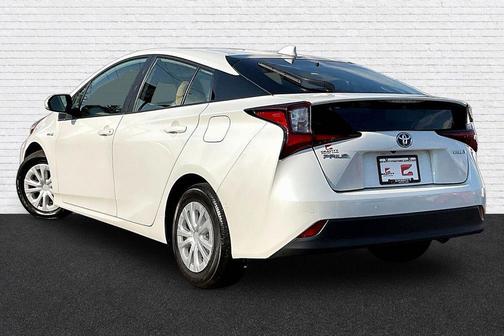 Pearl 2022 Toyota Prius LE
