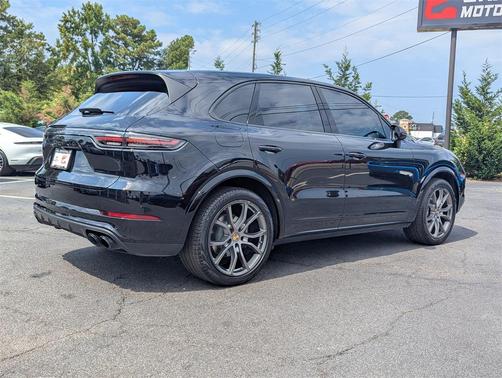 2022 Porsche Cayenne Platinum Edition