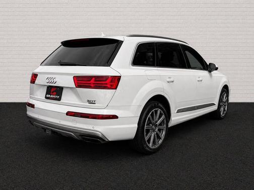 White Crystal 2017 Audi Q7 3.0T Premium