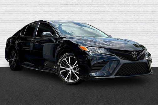 Midnight Black Metallic 2019 Toyota Camry SE