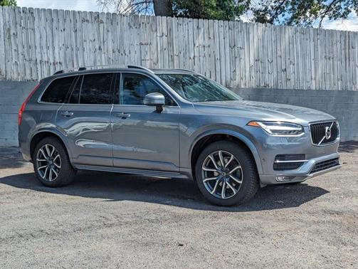 2019 Volvo XC90 T6 Momentum