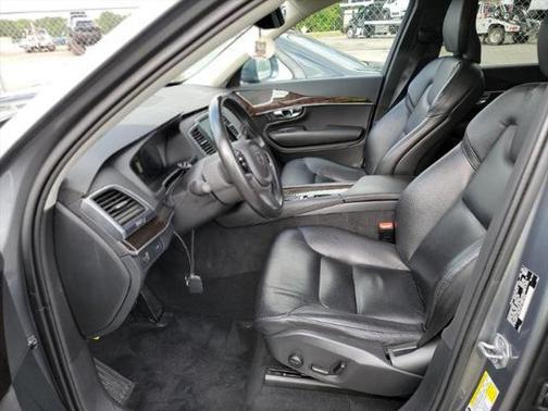 2019 Volvo XC90 T6 Momentum