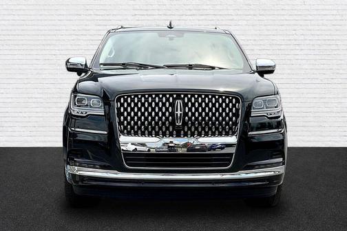 Manhattan Green Metallic Premium Colorant 2022 Lincoln Navigator Black Label