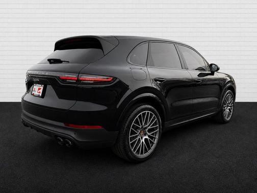 Moonlight Blue Metallic 2023 Porsche Cayenne Platinum Edition