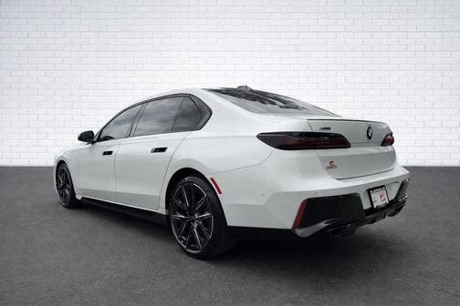 Mineral White Metallic 2023 BMW 760 i xDrive