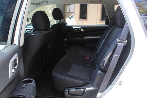 2019 Nissan Pathfinder S