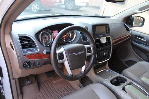2014 Chrysler Town & Country Touring-L
