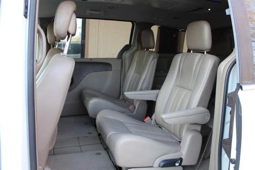 2014 Chrysler Town & Country Touring-L