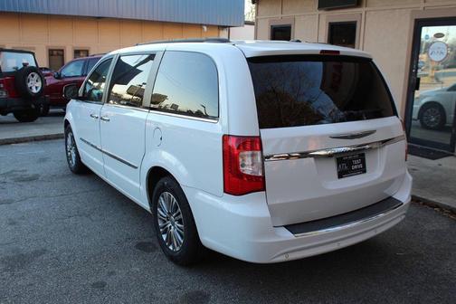 2014 Chrysler Town & Country Touring-L