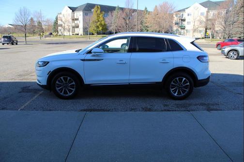 2022 Lincoln Nautilus Reserve AWD