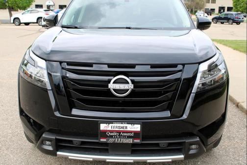 2024 Nissan Pathfinder SL 4WD