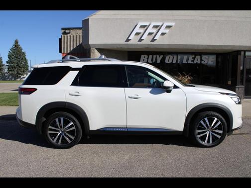 2024 Nissan Pathfinder Platinum 4WD