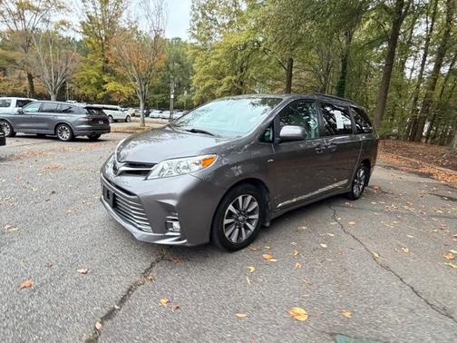 2020 Toyota Sienna XLE 7 PASSENGER
