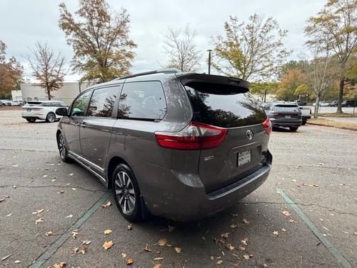 2020 Toyota Sienna XLE 7 PASSENGER