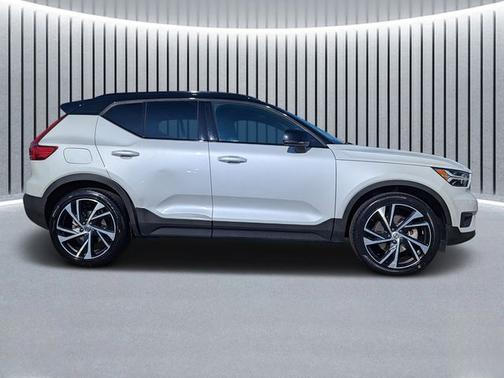2021 Volvo XC40 T5 R-DESIGN
