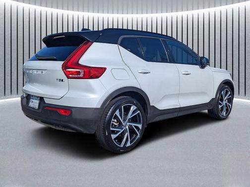 2021 Volvo XC40 T5 R-DESIGN