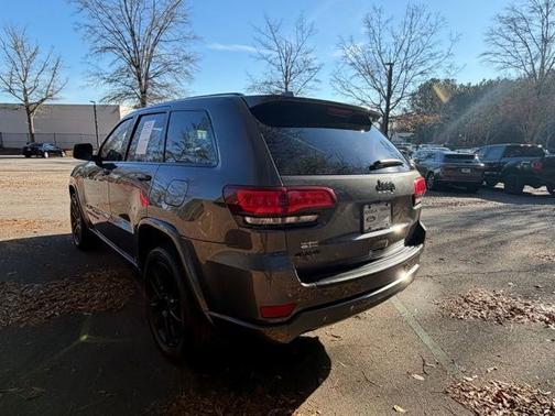 2020 Jeep Grand Cherokee LAREDO