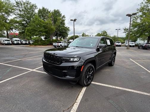 2024 Jeep Grand Cherokee LAREDO
