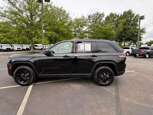 2024 Jeep Grand Cherokee LAREDO