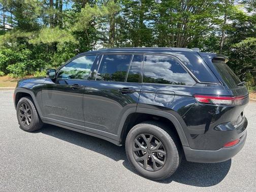 2024 Jeep Grand Cherokee LAREDO
