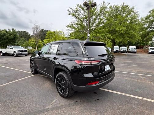 2024 Jeep Grand Cherokee LAREDO