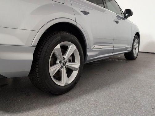 2022 Audi Q7 55 Premium