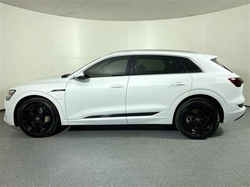 2022 Audi e-tron Premium Plus