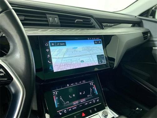 2022 Audi e-tron Premium Plus