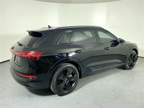 2022 Audi e-tron Premium Plus