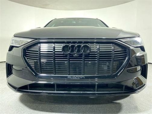 2022 Audi e-tron Premium Plus