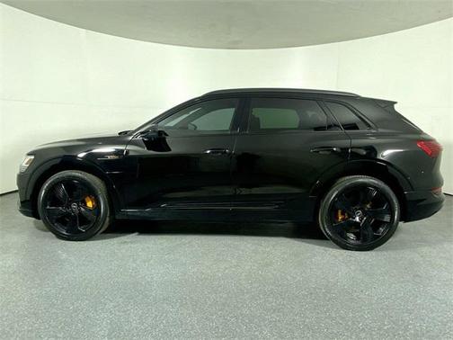 2022 Audi e-tron Premium Plus