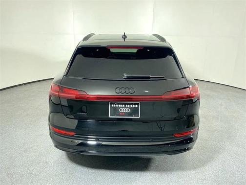 2022 Audi e-tron Premium Plus