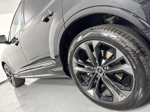 Mythos Black Metallic 2025 Audi Q7 55 Premium Plus