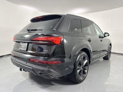 Mythos Black Metallic 2025 Audi Q7 55 Premium Plus