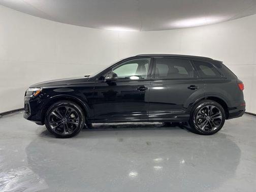 Mythos Black Metallic 2025 Audi Q7 55 Premium Plus