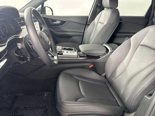 Mythos Black Metallic 2025 Audi Q7 55 Premium Plus