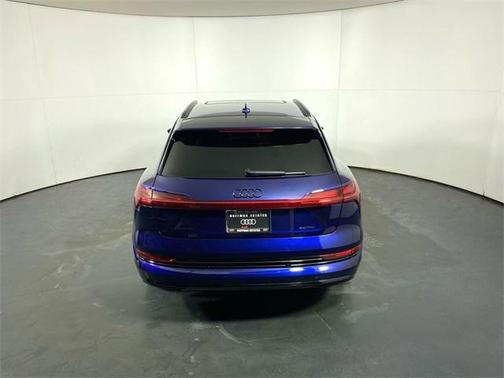 2022 Audi e-tron Premium Plus
