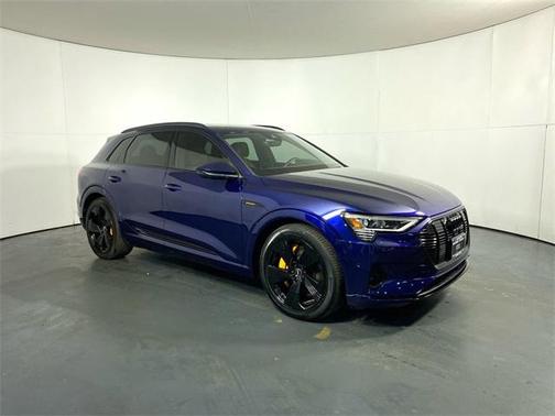 2022 Audi e-tron Premium Plus