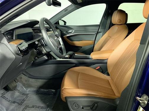 2022 Audi e-tron Premium Plus