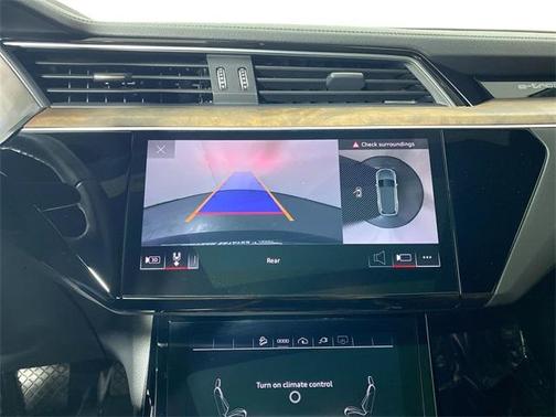 2022 Audi e-tron Premium Plus